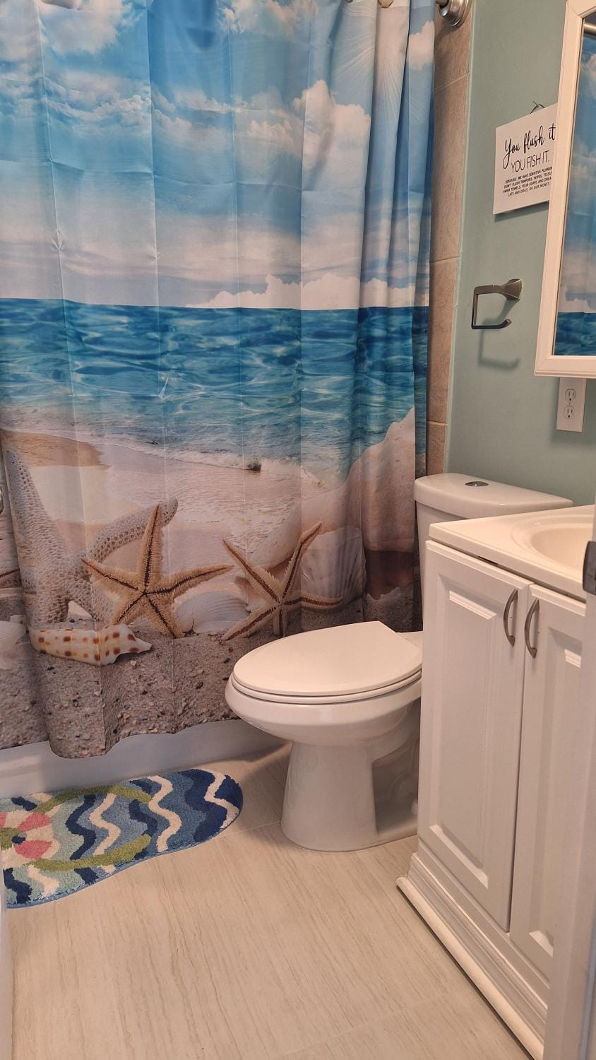 Near Beach Walk and Bike everywhere FENCED BACKYARD Apartment in Naples Park