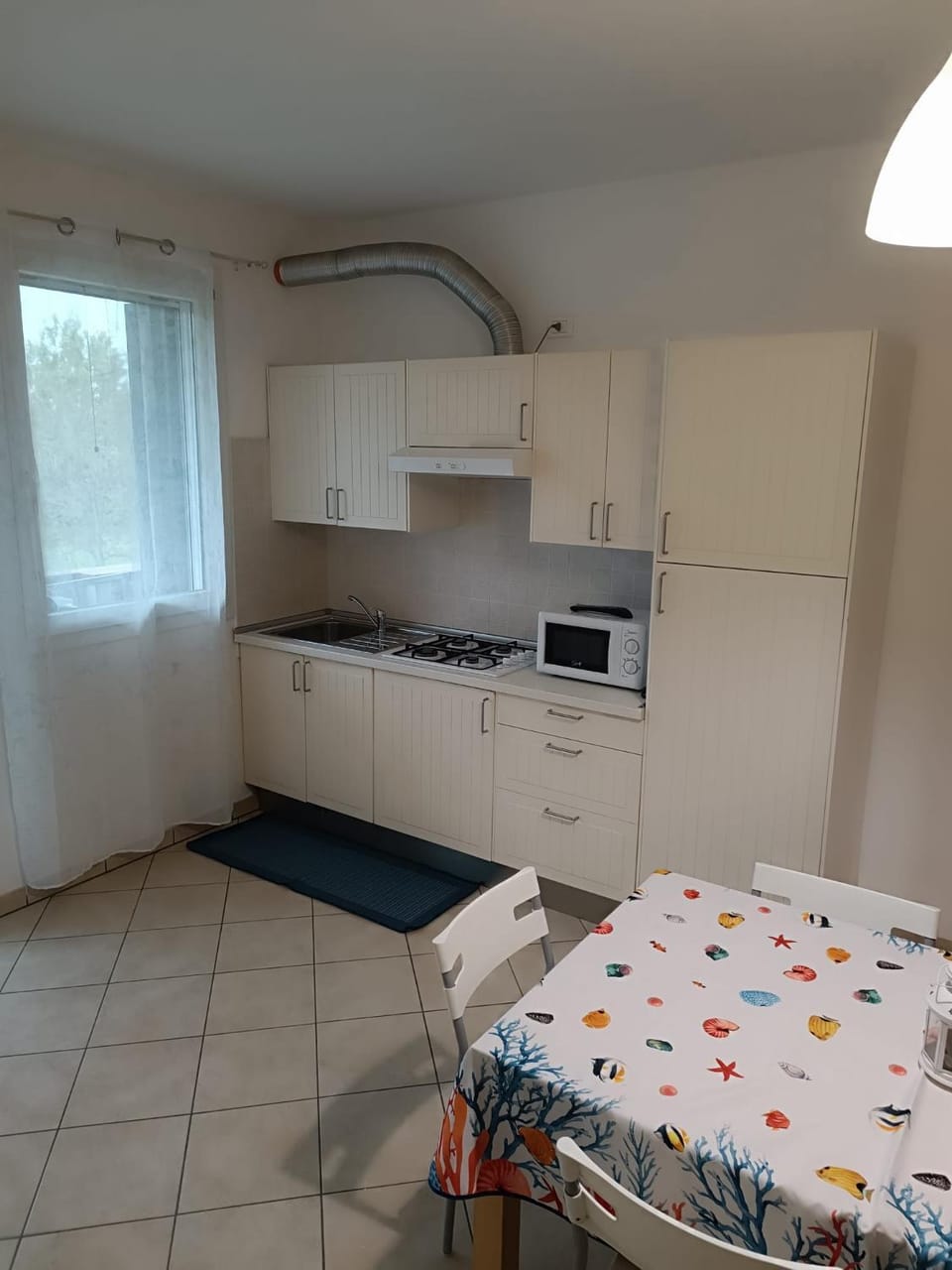Dining area, oven, stove