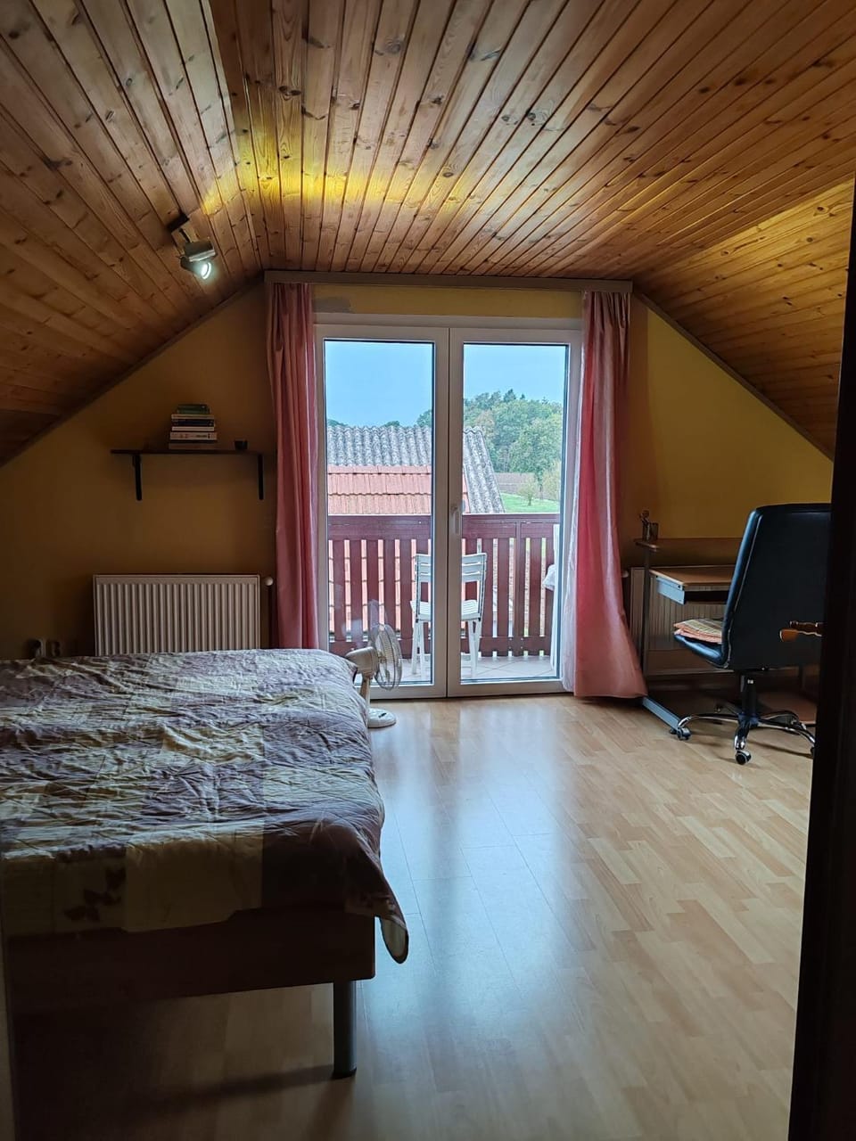 Bed, Photo of the whole room, Bedroom