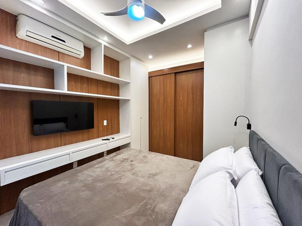 Bed, TV and multimedia, Photo of the whole room, Bedroom, air conditioner