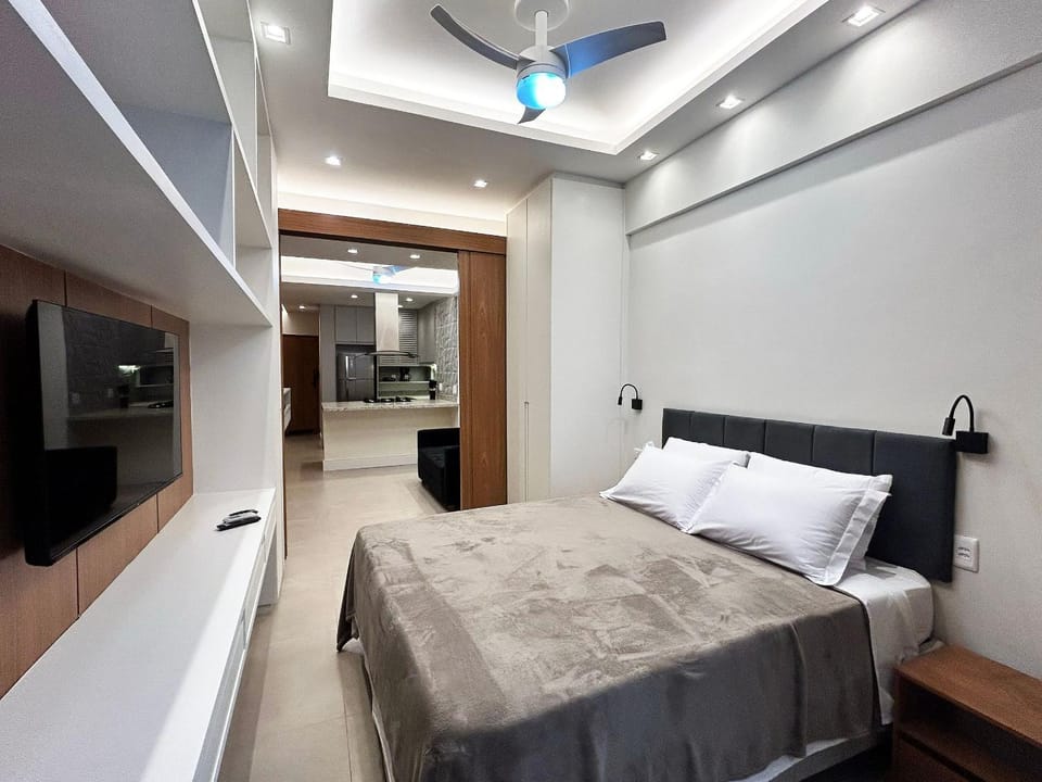 Bed, TV and multimedia, Photo of the whole room, Bedroom, air conditioner