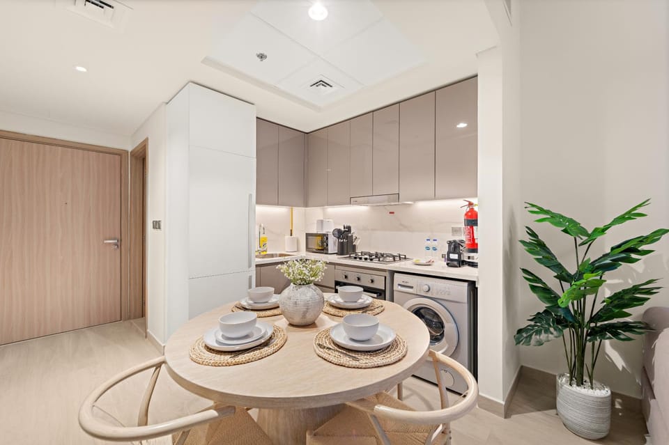 Coffee/tea facilities, Kitchen or kitchenette, Dining area, oven, stove, toaster
