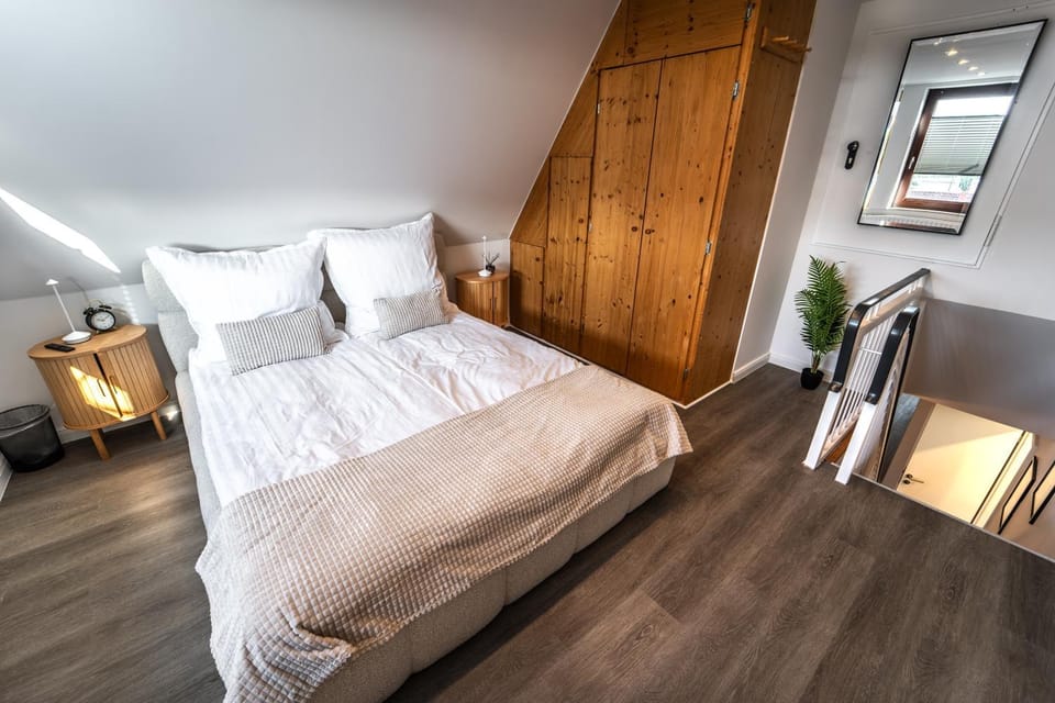 Bed, Photo of the whole room, Bedroom, wardrobe