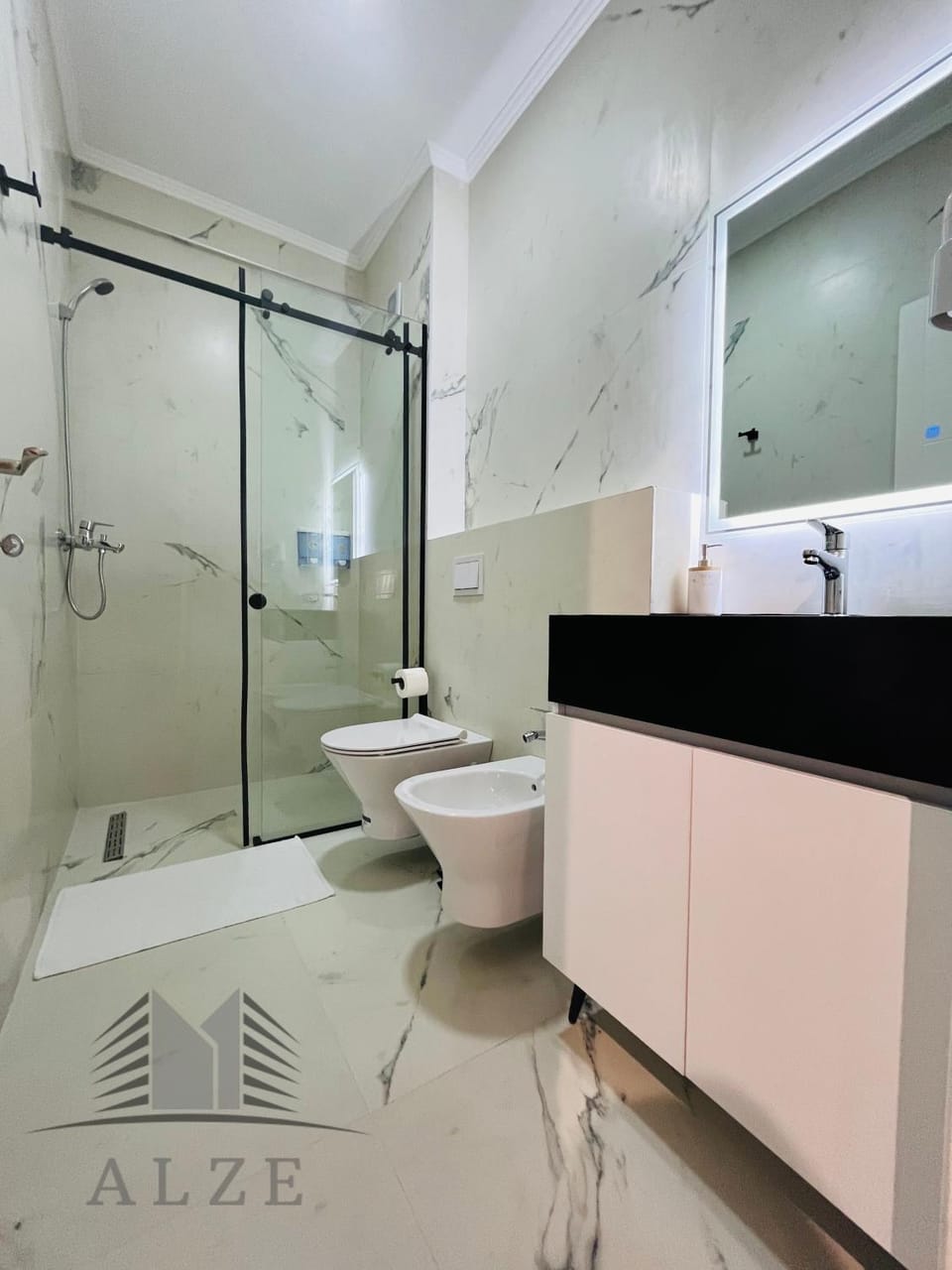 Shower, Toilet