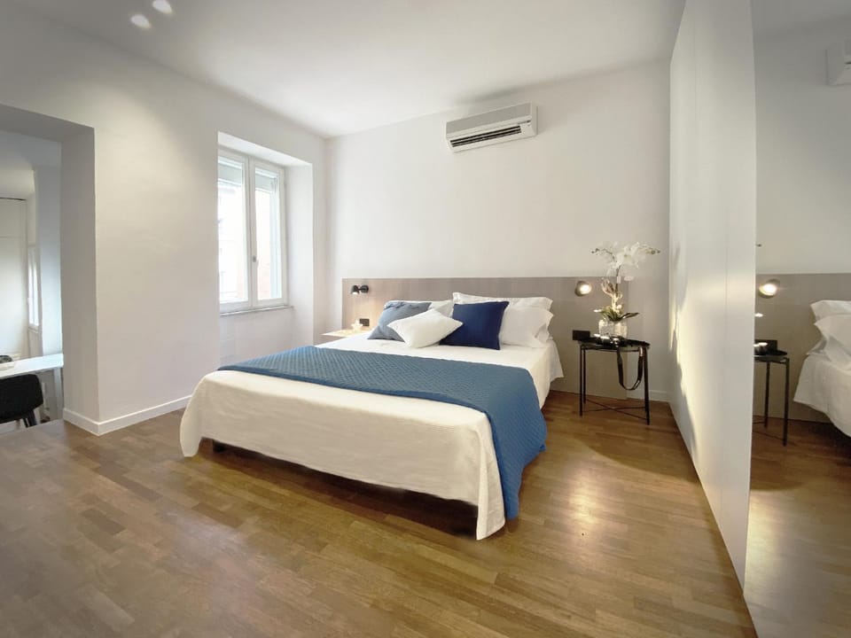 Photo of the whole room, Bedroom