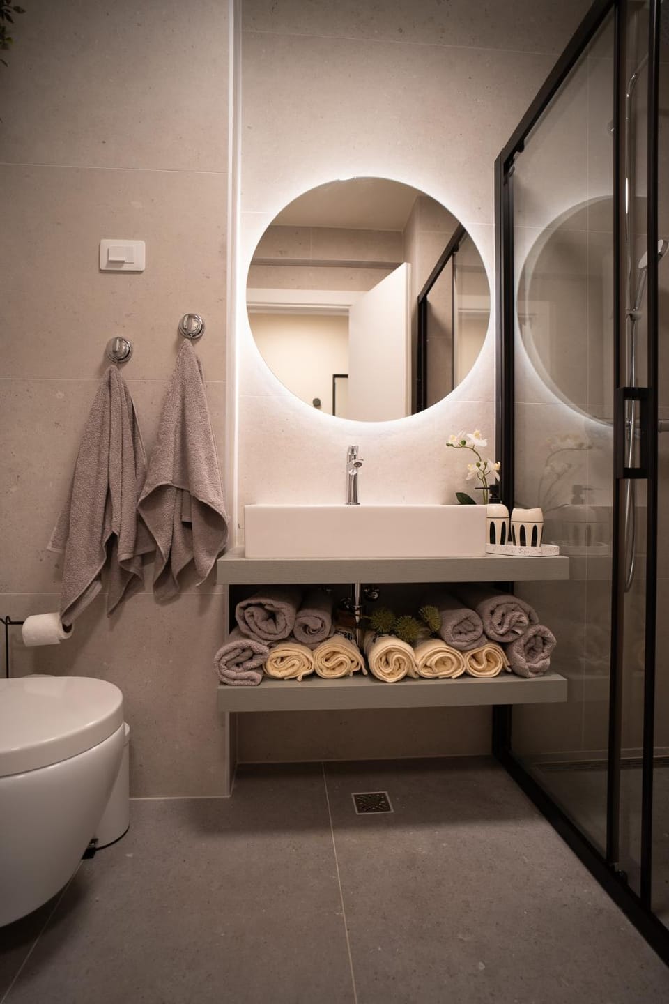Bathroom, towels