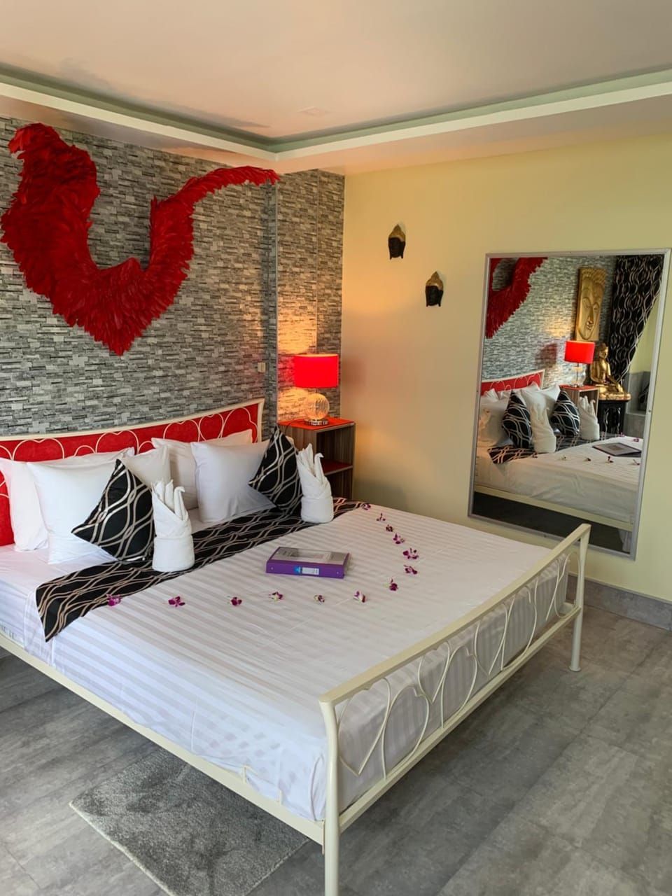 Fong Kaew and Baan Nang Fa Guesthouse Bed and Breakfast in Patong