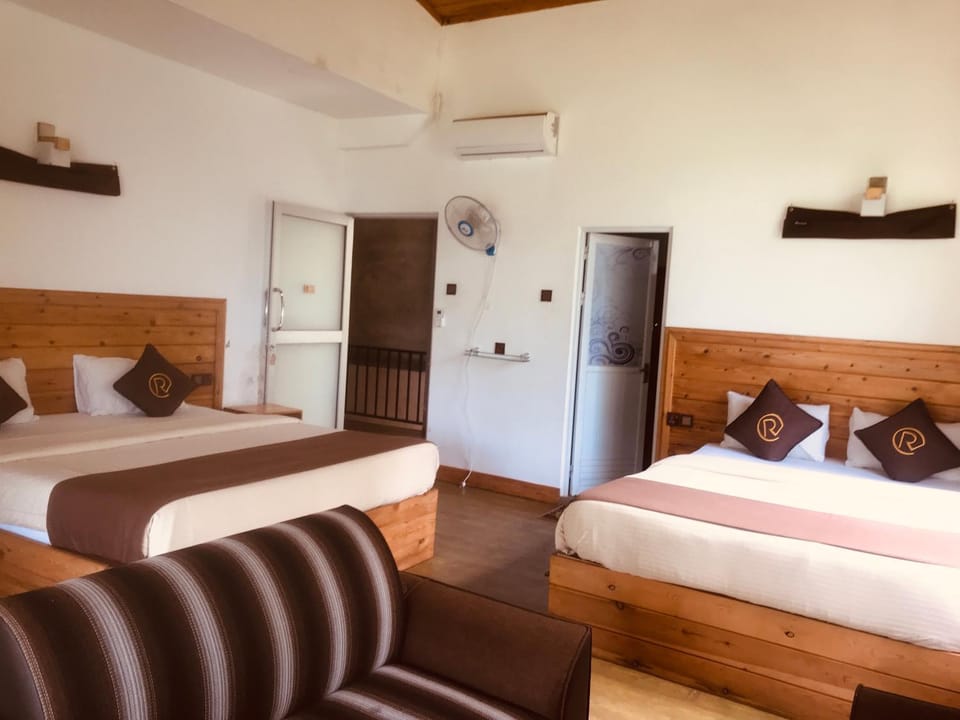 Bed, Photo of the whole room, Bedroom, air conditioner