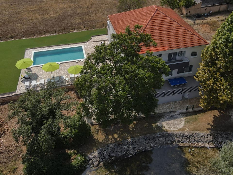 Property building, Bird's eye view