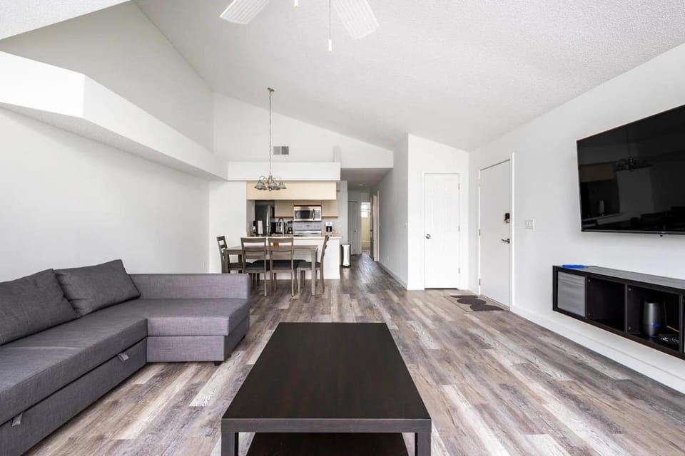 TV and multimedia, Living room, Seating area, Dining area, Evening entertainment