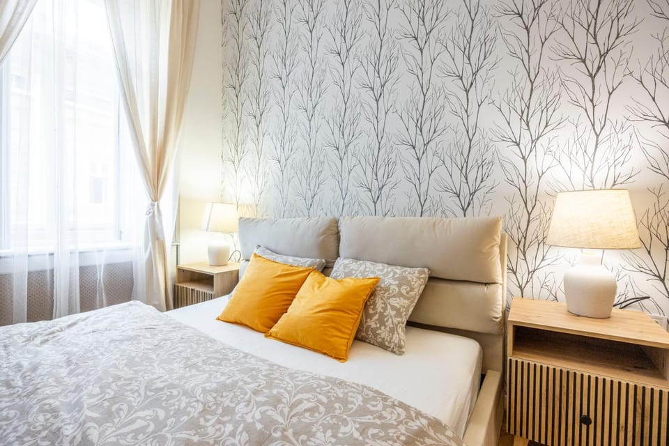 Bed, Living room, Photo of the whole room, Seating area, Bedroom