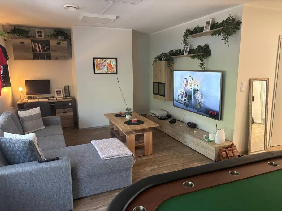 Communal lounge/ TV room, TV and multimedia, Living room, Seating area, Evening entertainment