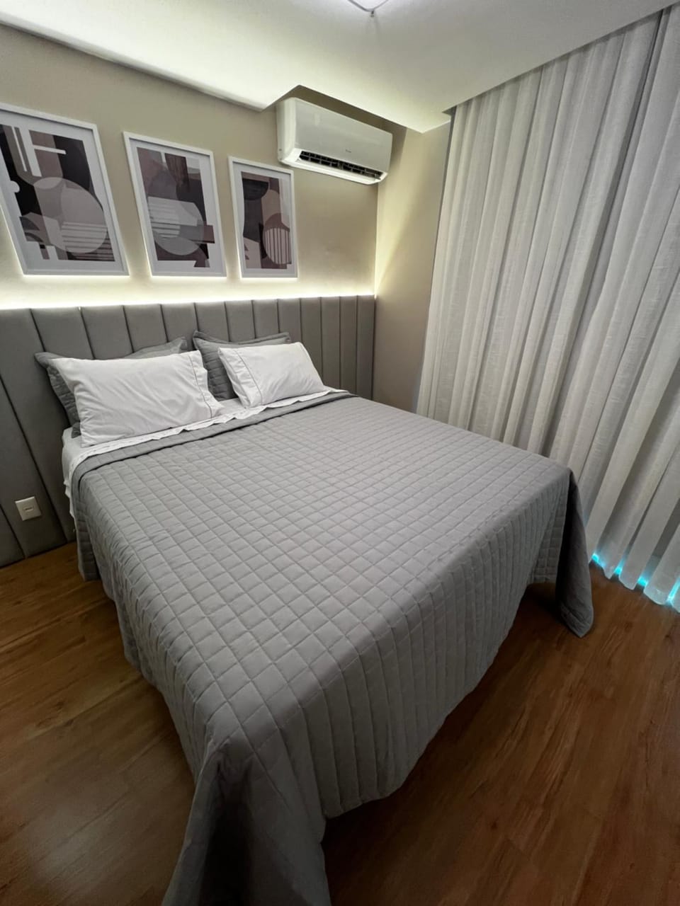 Bed, Photo of the whole room, Bedroom, air conditioner