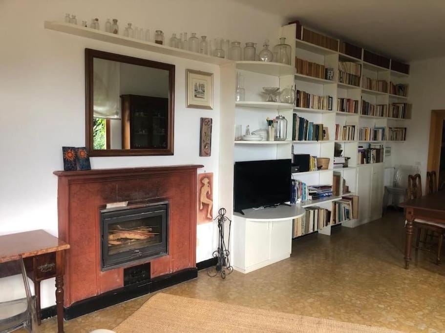 Library, Living room