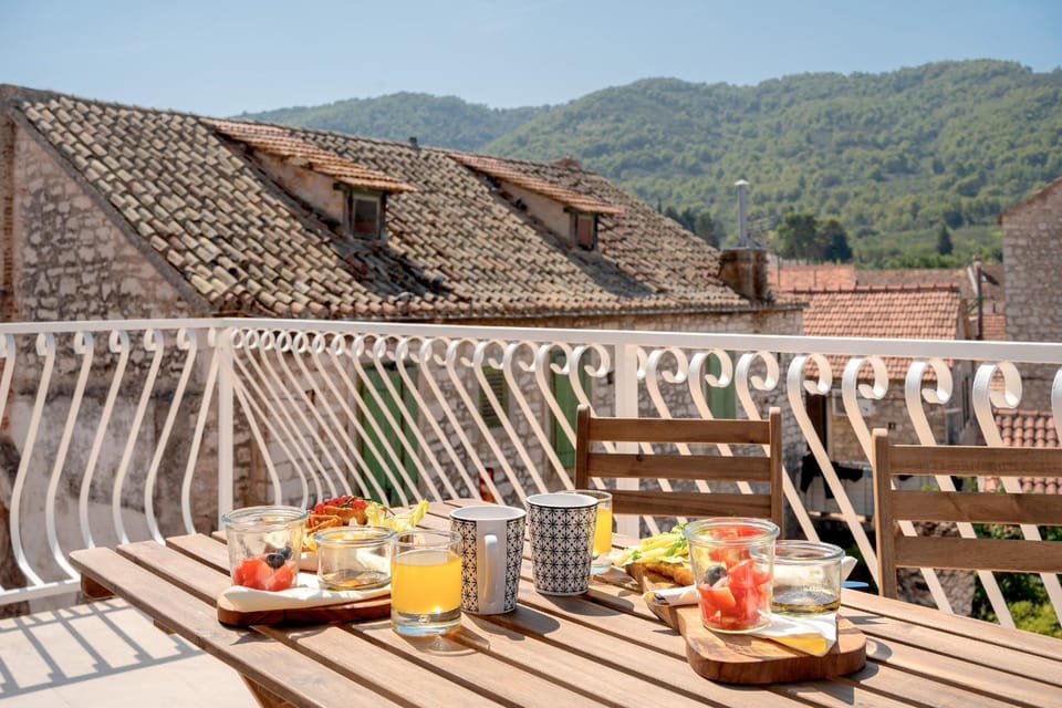 Balcony/Terrace, Mountain view
