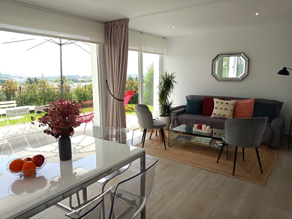 View (from property/room), Living room, Dining area, Garden view, heating, internet, air conditioner