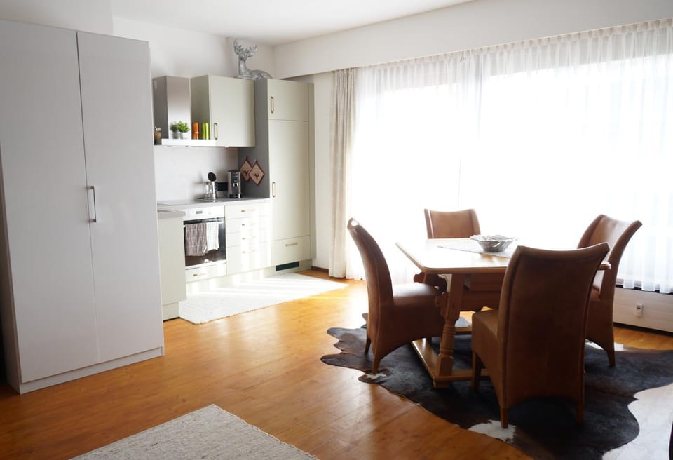 Photo of the whole room, Dining area, kitchen