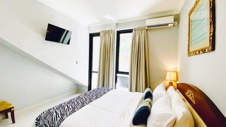 Communal lounge/ TV room, Bed, TV and multimedia, Bedroom, air conditioner