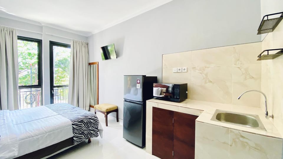 Bed, TV and multimedia, Kitchen or kitchenette, Bedroom