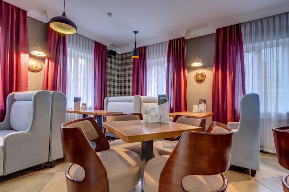 Communal lounge/ TV room, Living room, Lounge or bar, Seating area, Dining area