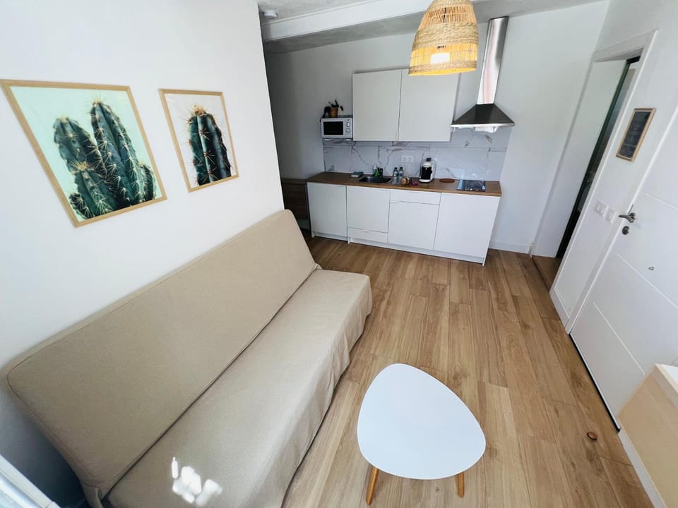 Kitchen or kitchenette, Living room