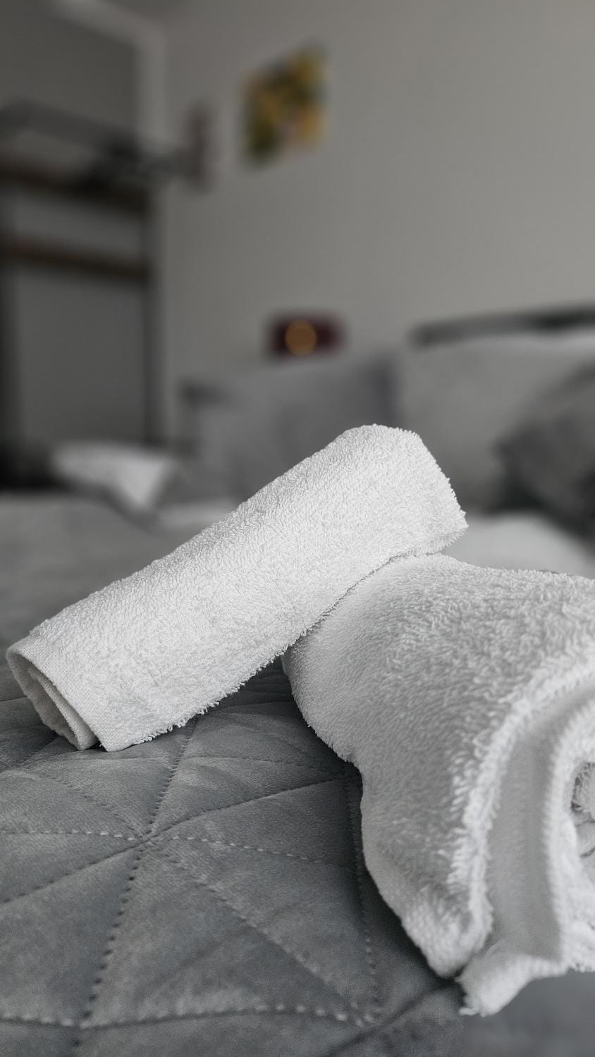 Bed, Bedroom, towels