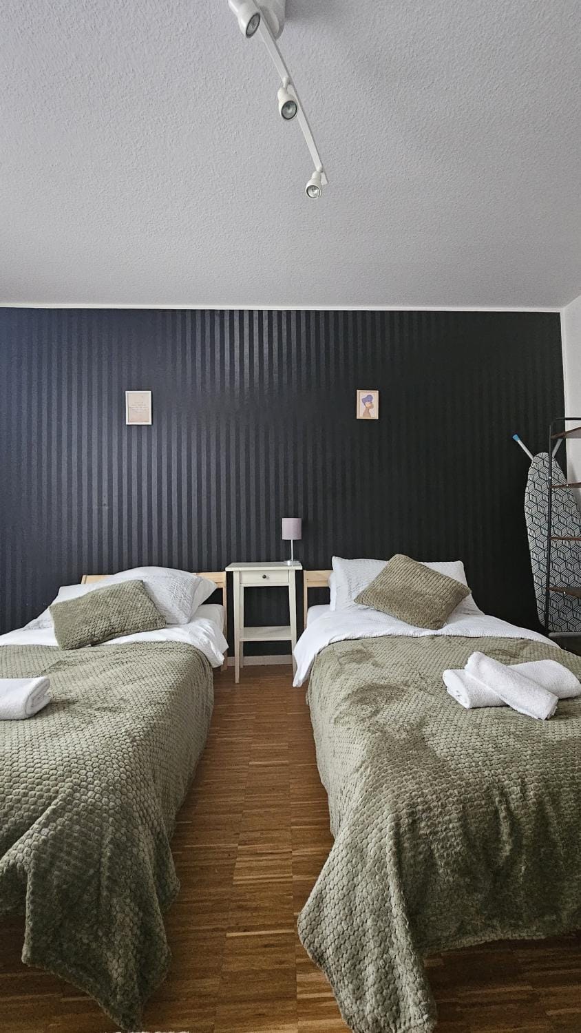 Bed, Photo of the whole room, Bedroom, towels