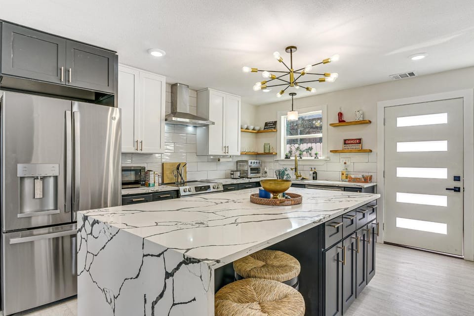 < 1 Mi to Sea! Family & Pet-Friendly Galveston Gem House in Galveston Island