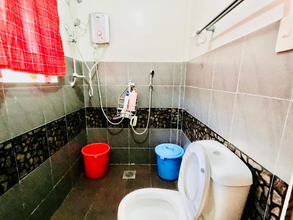 Shower, Toilet, Bathroom