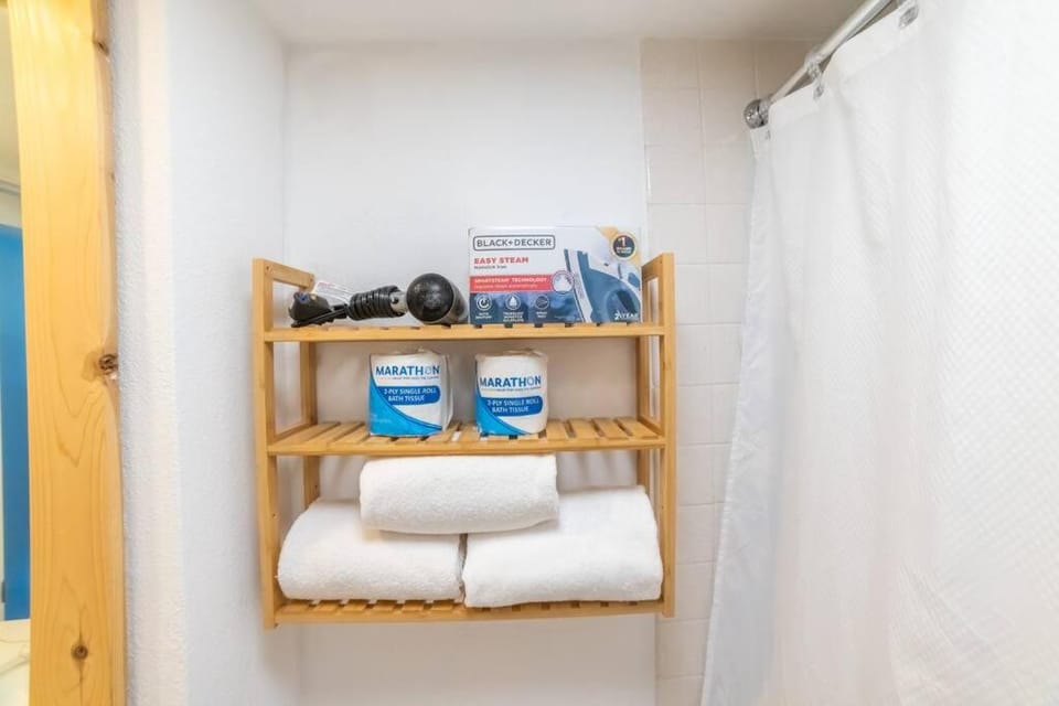 Trendy Studio in the Heart of Honolulu - 21F Apartment in McCully-Moiliili