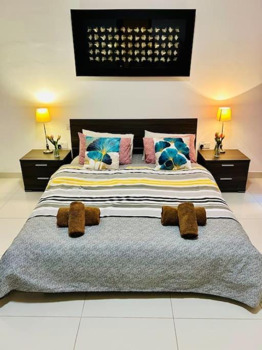 Seaside Spinola APT in St Julians, Queen beds Apartment in Saint Julians