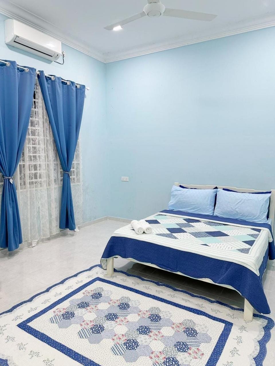 Bed, Photo of the whole room, Bedroom, air conditioner
