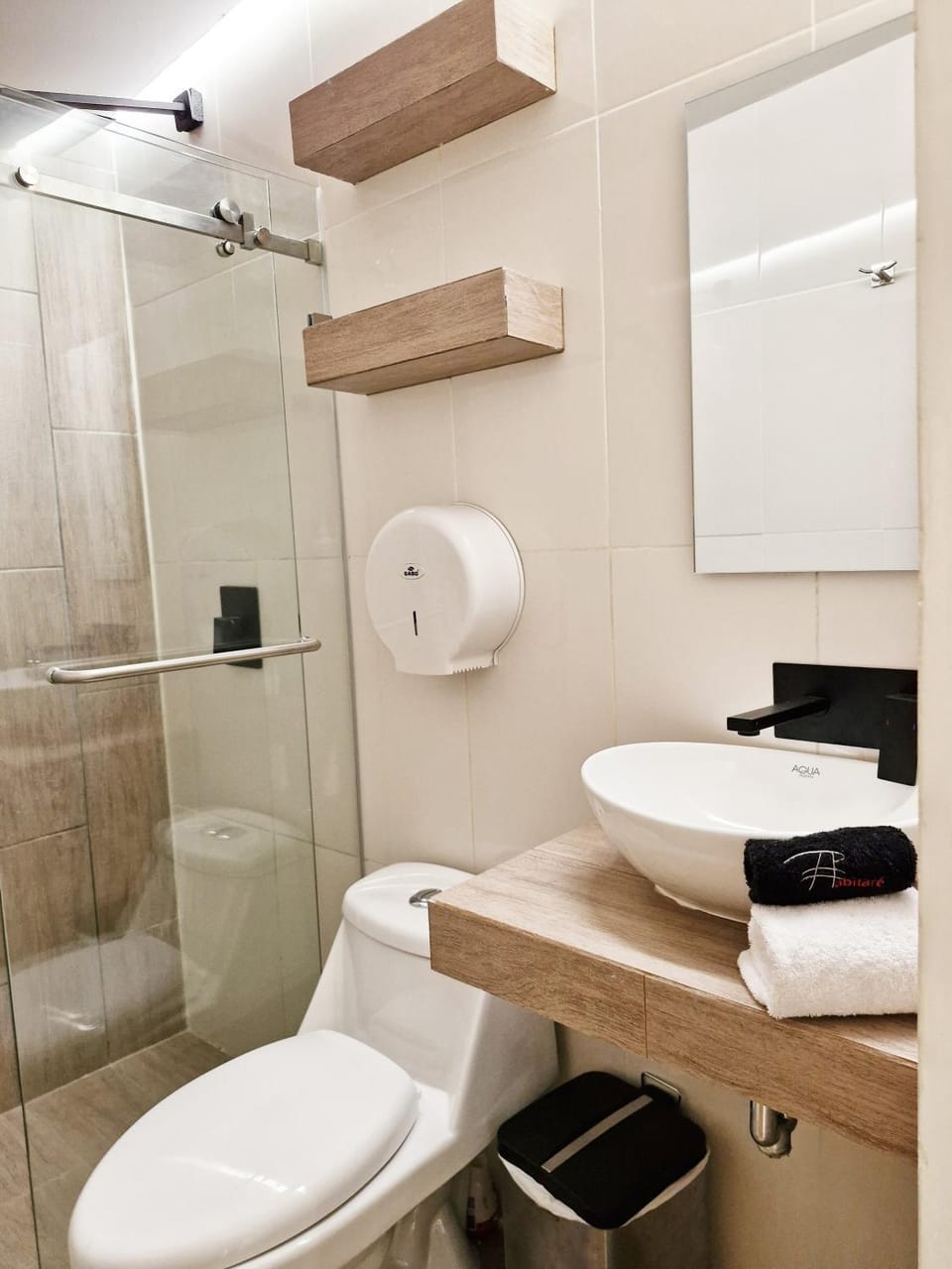 Amplia-Confortable con cama King, Area de Miraflores H16 Apartment hotel in Guatemala City