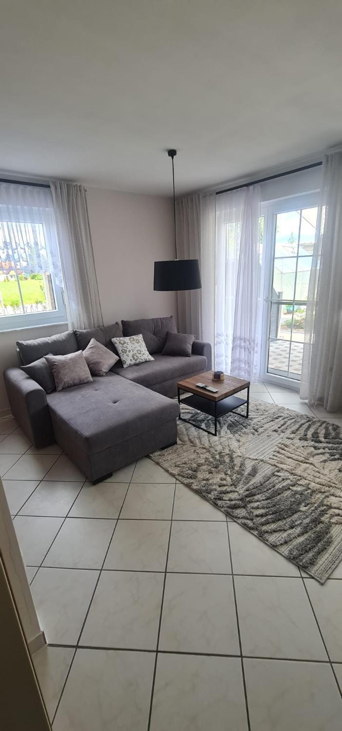 Photo of the whole room, Seating area