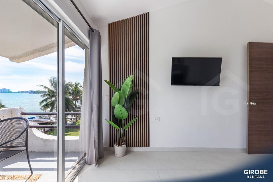 Natural landscape, TV and multimedia, View (from property/room), Balcony/Terrace, Living room, Lake view