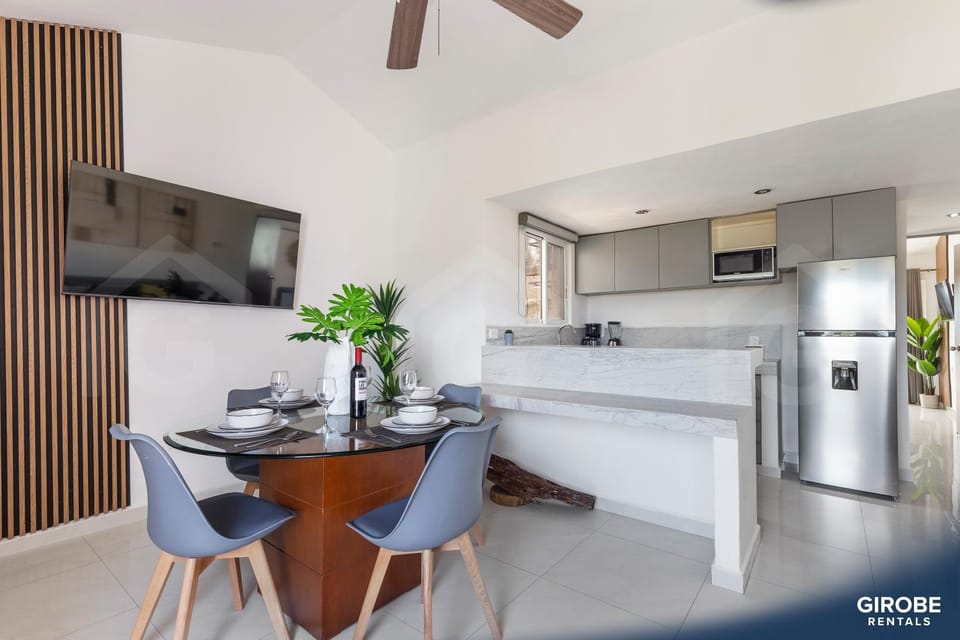 TV and multimedia, Kitchen or kitchenette, Living room, Seating area, Dining area