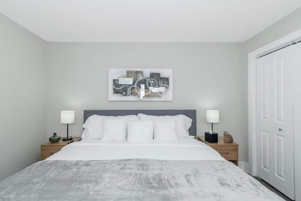 Buckhead 2BR Free Parking & Wi-Fi Apartment in Buckhead