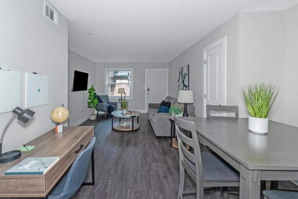Buckhead 2BR Free Parking & Wi-Fi Apartment in Buckhead