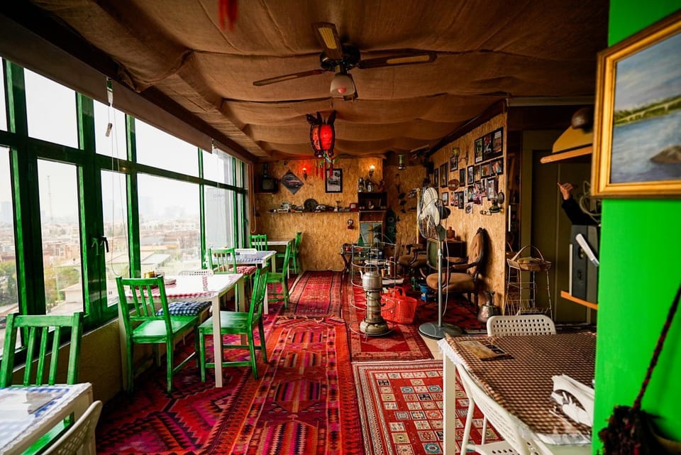Restaurant/places to eat, Seating area