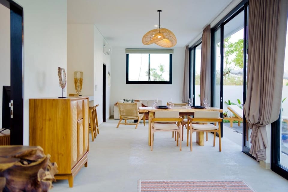 Villa Bacchanalia - 2 bedrooms-Pool-Garden-Rooftop House in Abang