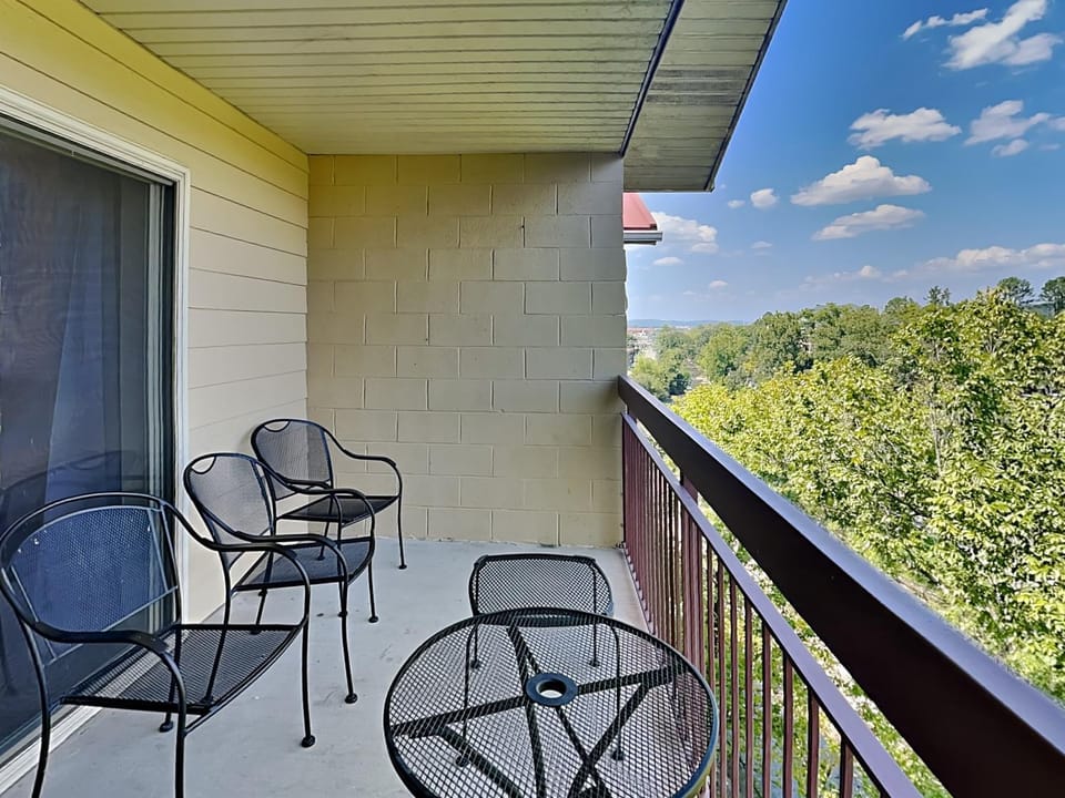 Natural landscape, Balcony/Terrace, Seating area