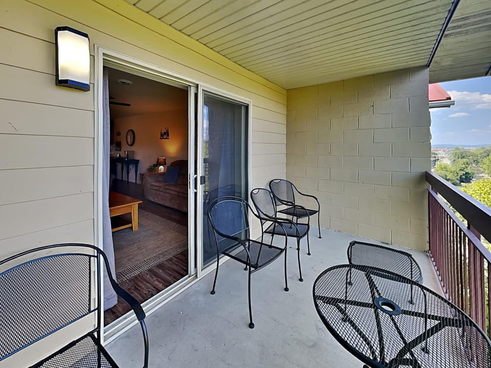 Balcony/Terrace, Living room, Seating area, Garden view