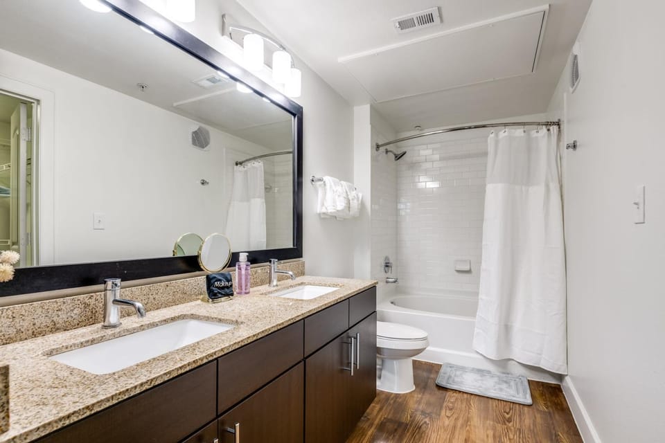 Shower, Toilet