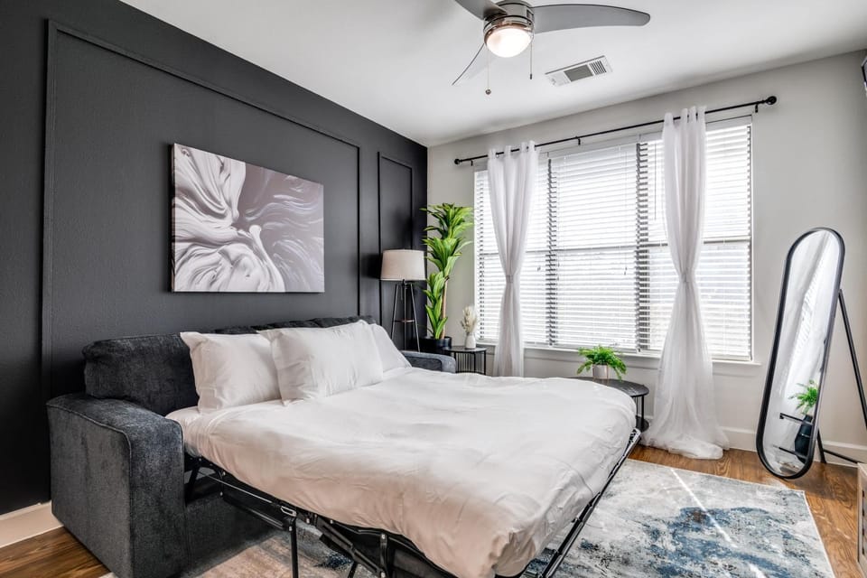Bed, Living room