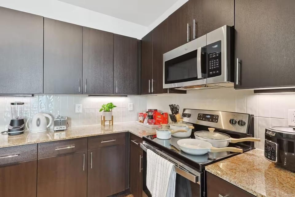 Coffee/tea facilities, Kitchen or kitchenette, oven, toaster