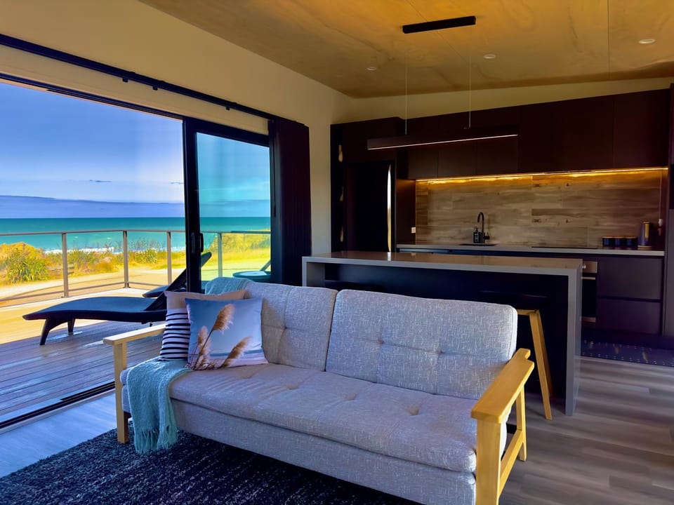 Luxury Absolute Ocean View Lodge House in Taranaki, New Zealand