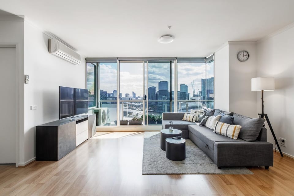 Living room, City view, River view
