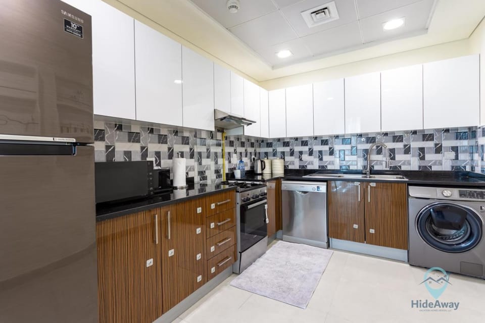 Kitchen or kitchenette, dishwasher, oven, stove, toaster, washing machine