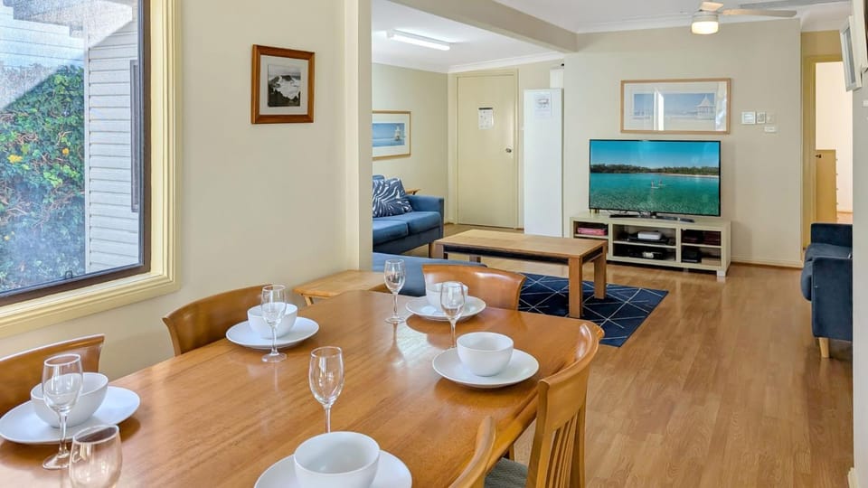Chill Out at the Basin by Experience Jervis Bay House in Saint Georges Basin