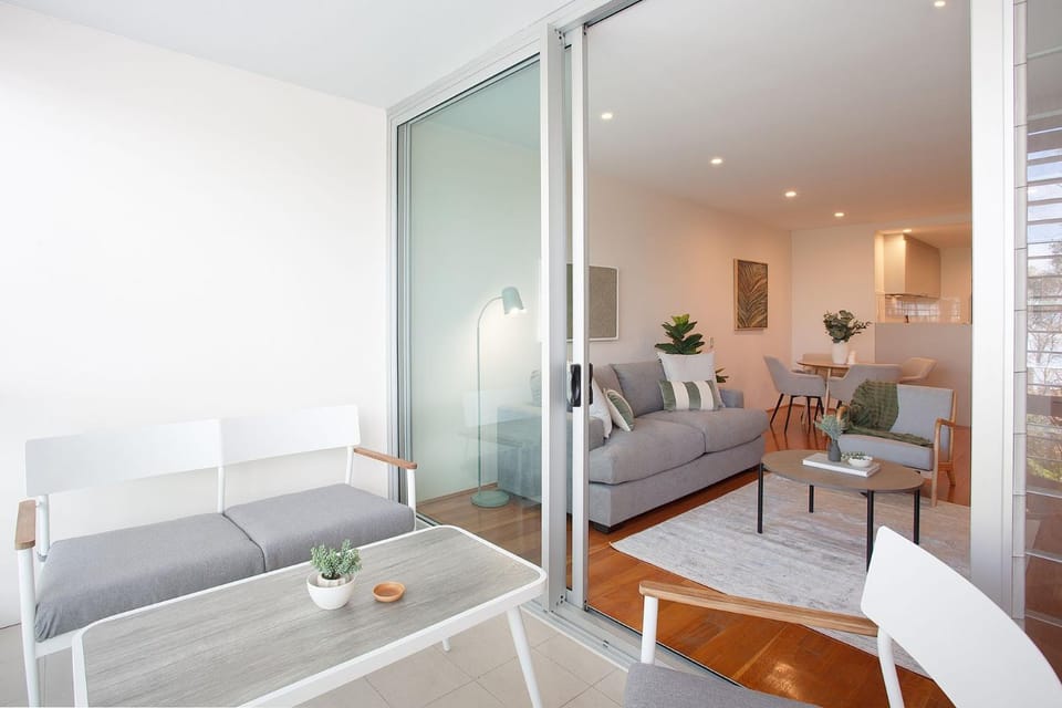 Slow Beam, Bondi Beach Apartment in Sydney
